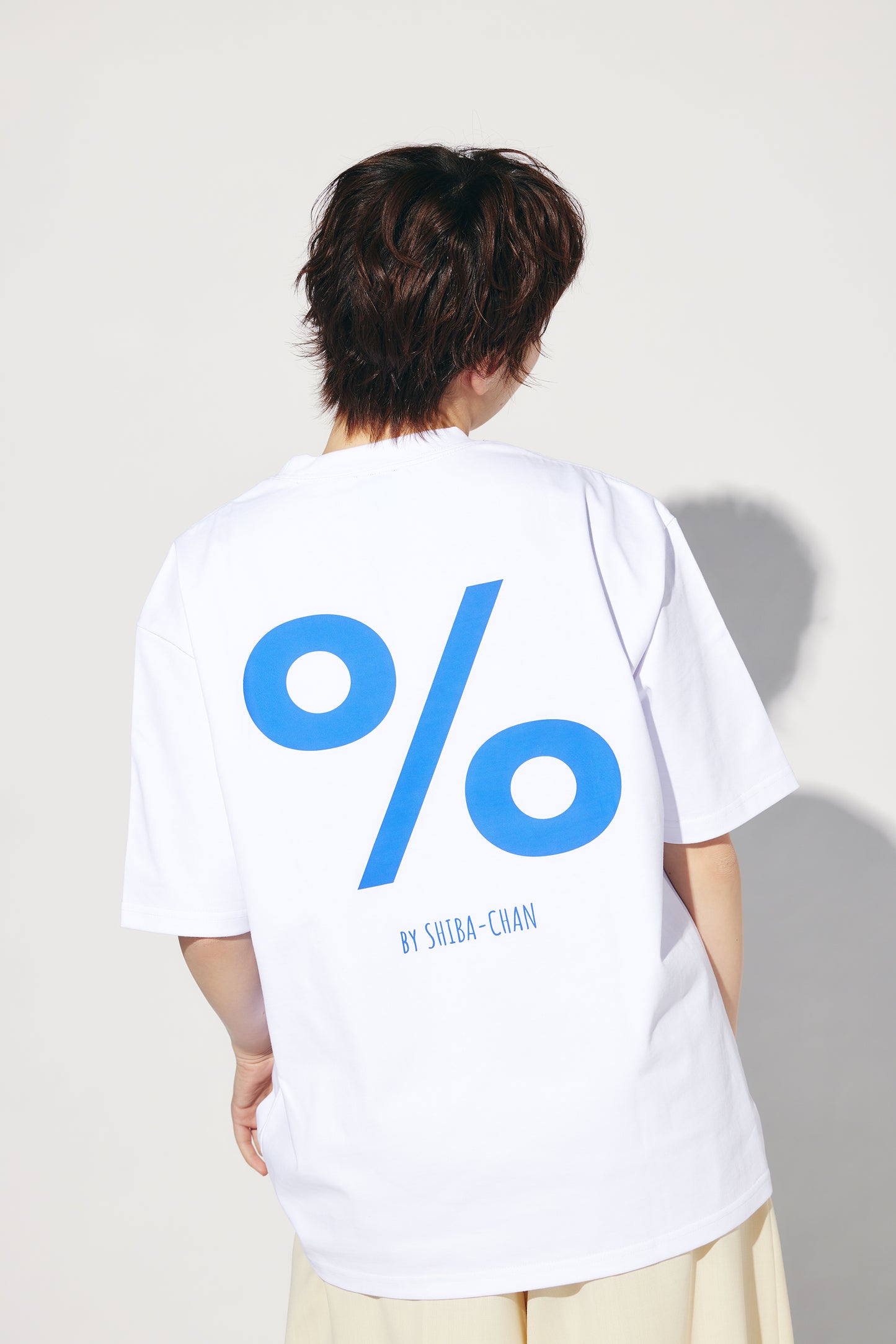 2026 S/S PERCENT LOGO T-SHIRT White【JOHN by OFFICE SHIBACHAN】