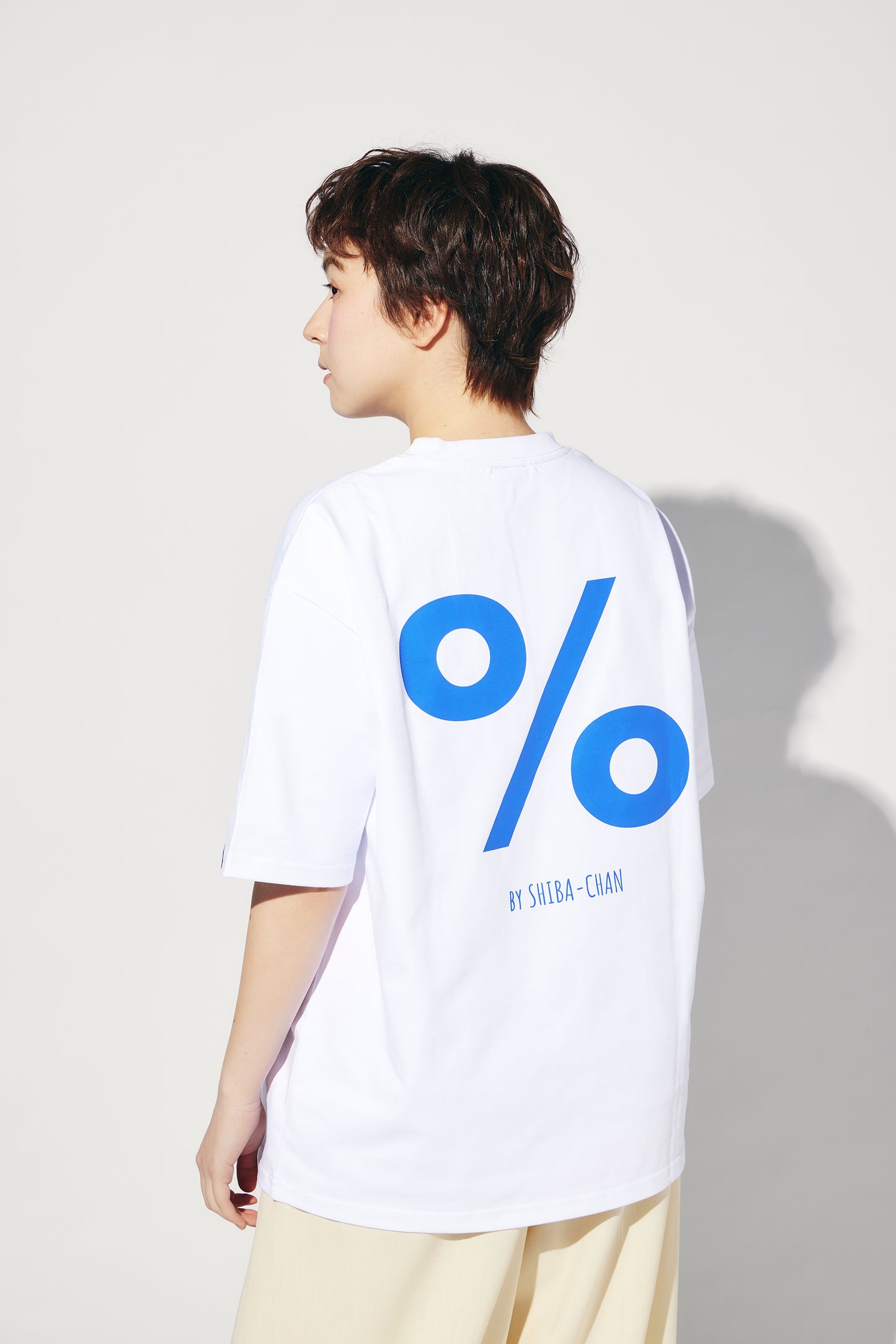 2026 S/S PERCENT LOGO T-SHIRT White【JOHN by OFFICE SHIBACHAN】